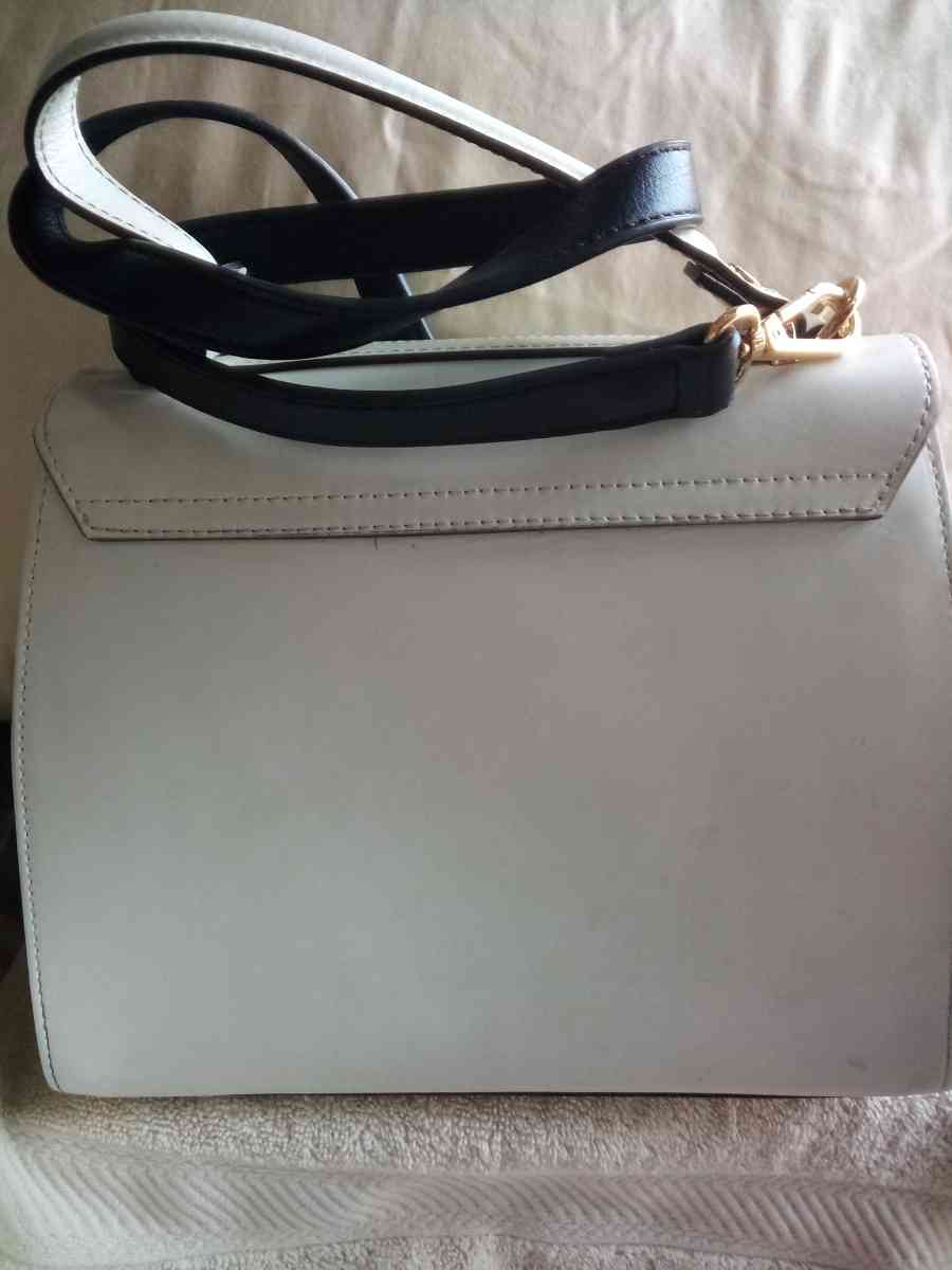 Gianni Notaro White Messanger Bag - Arlington, Texas - FleaMarketBay