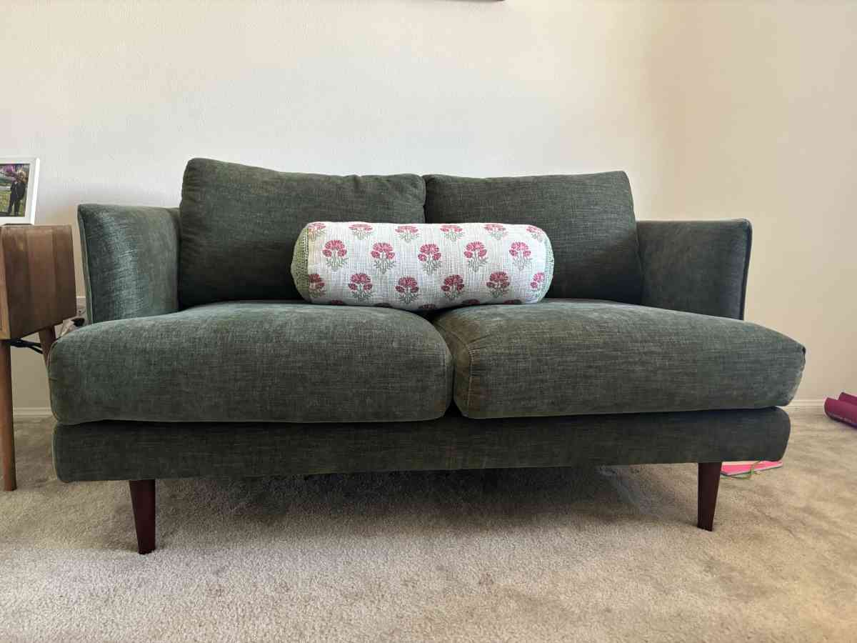 Brand new green couch - Moreno Valley, California - FleaMarketBay