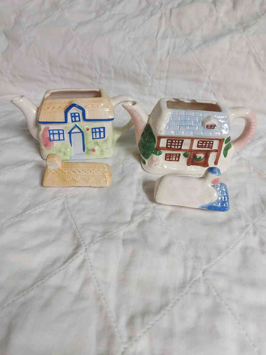 2 collectible creamers - Hartley, Iowa