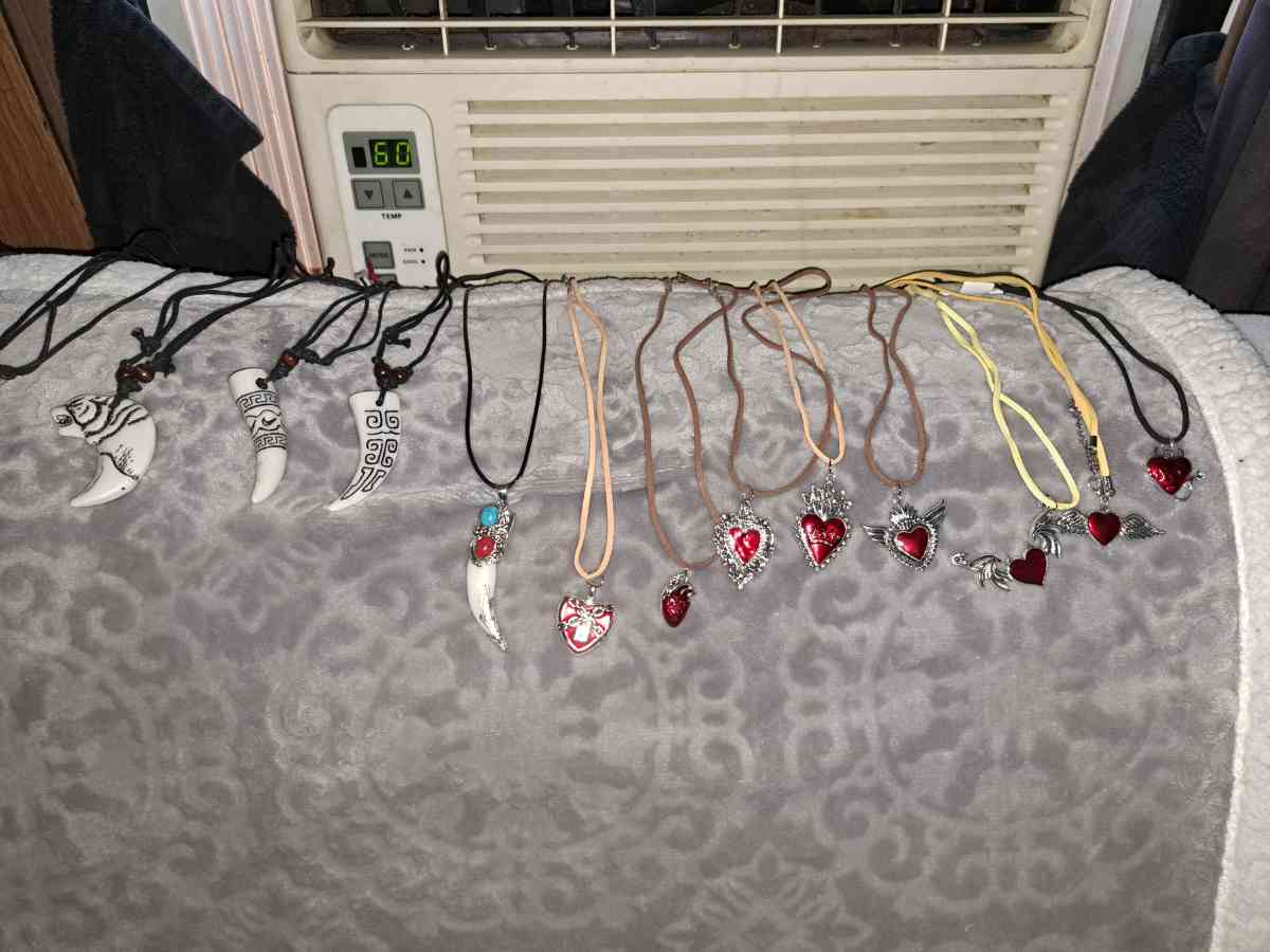 necklaces for sale 2apiece or bulk sale 200 for 400 pieces - Somersworth, New Hampshire - FleaMarketBay