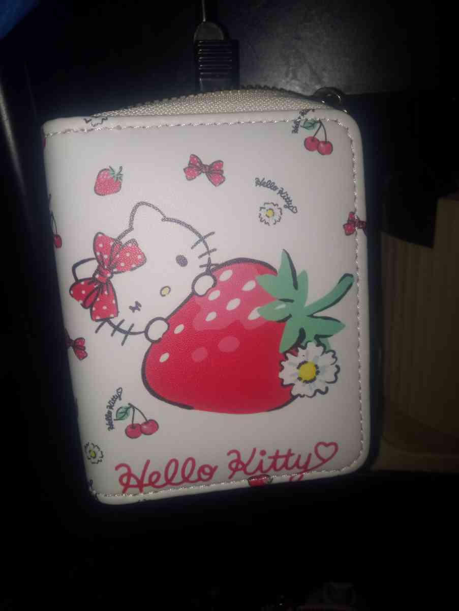hello kitty wallets - San Antonio, Texas - FleaMarketBay