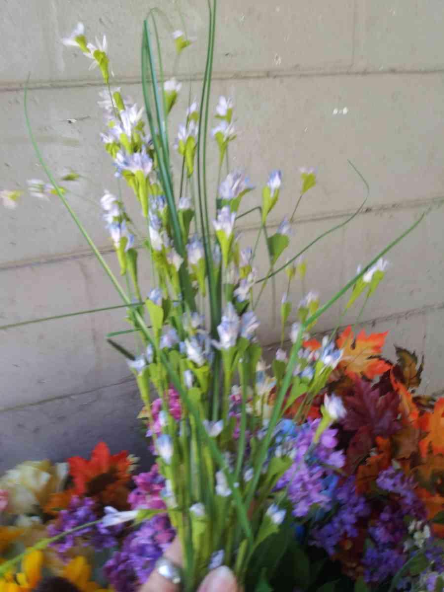 Fake Flowers - Tampa, Florida - FleaMarketBay