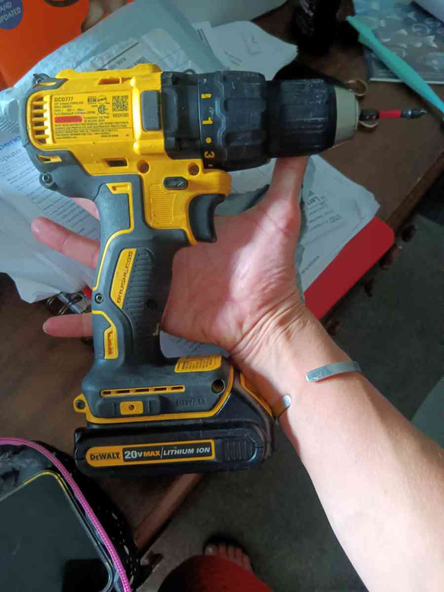 DeWalt drill - Cincinnati, Ohio - FleaMarketBay