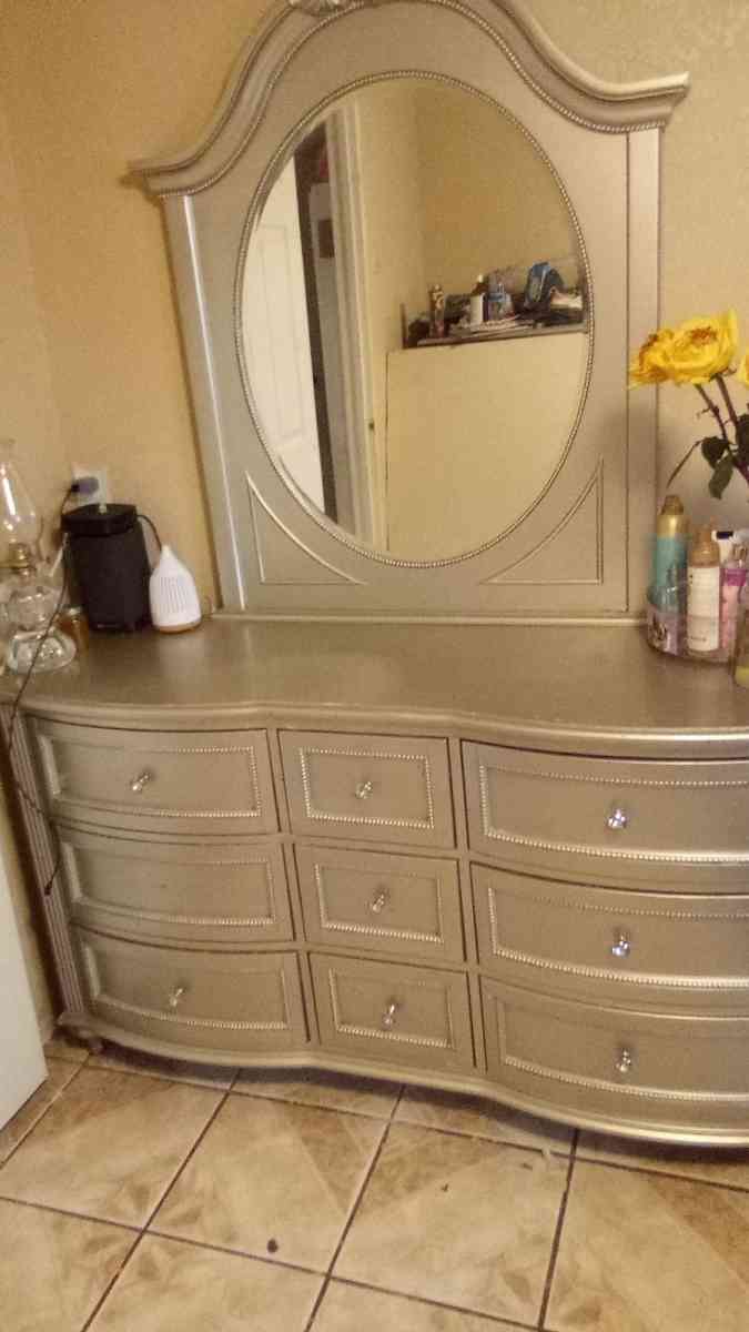 bedroom set - Midland, Texas - FleaMarketBay