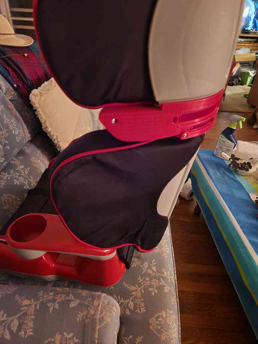 hight back booster seat - Adelanto, California - FleaMarketBay