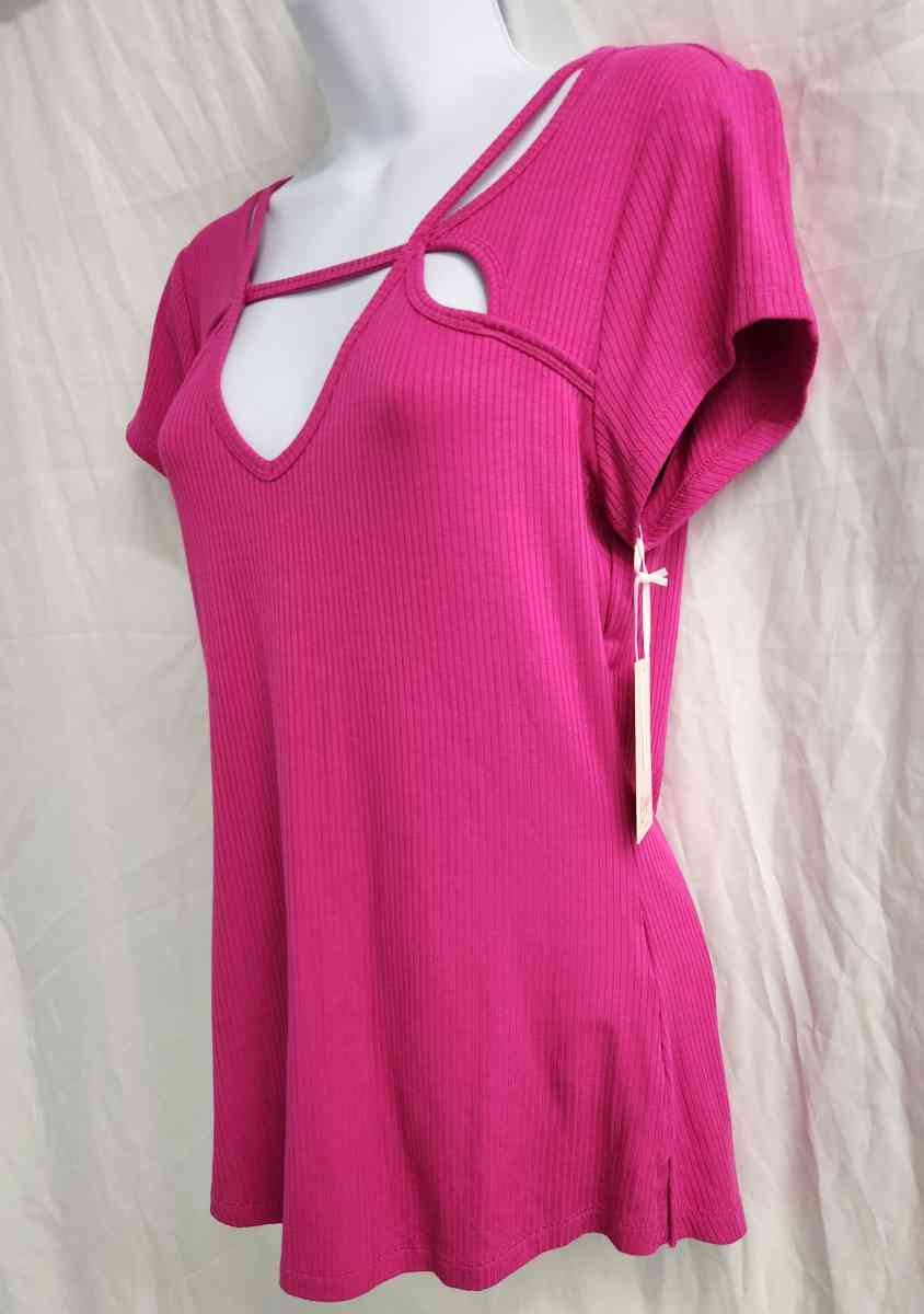 Candies Made To Sparkle Cutout Neckline Ribbed Tee in Fuscia - Kenner, Louisiana - FleaMarketBay