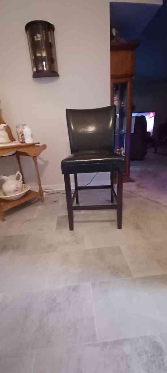 kitchen table and chairs - Glen Burnie, Maryland - FleaMarketBay