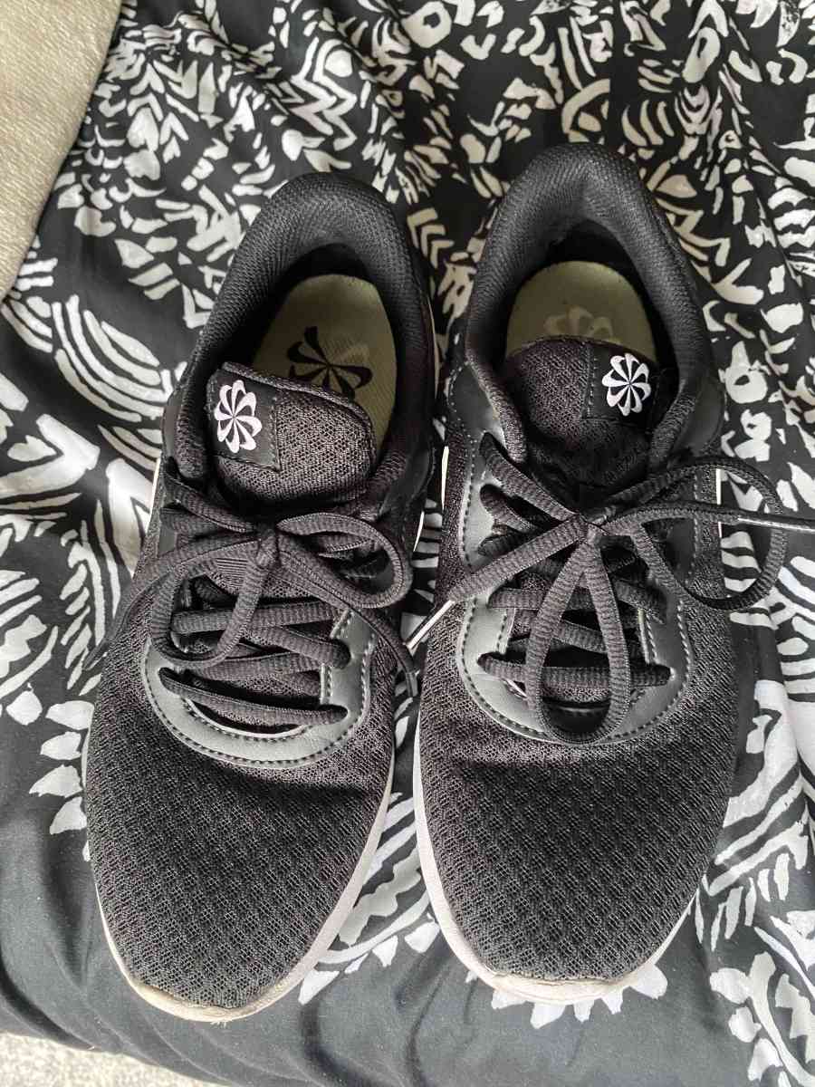 sports shoes - Brooklyn, New York - FleaMarketBay