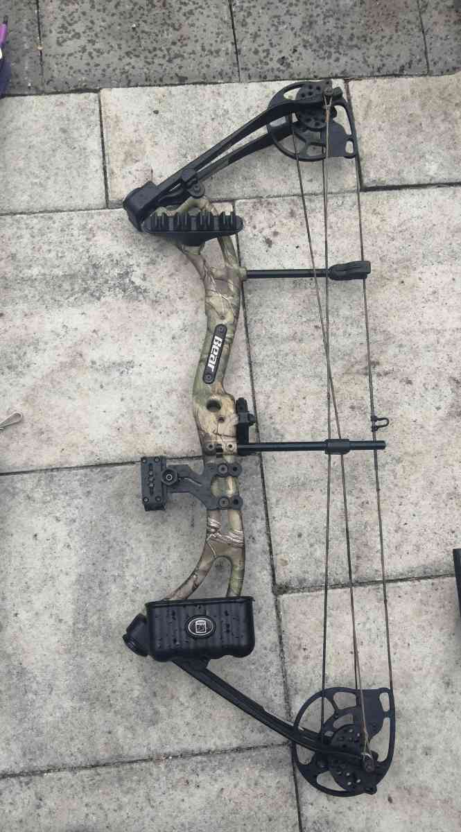 traditional bow compound bow and arrows - Chesapeake, Virginia