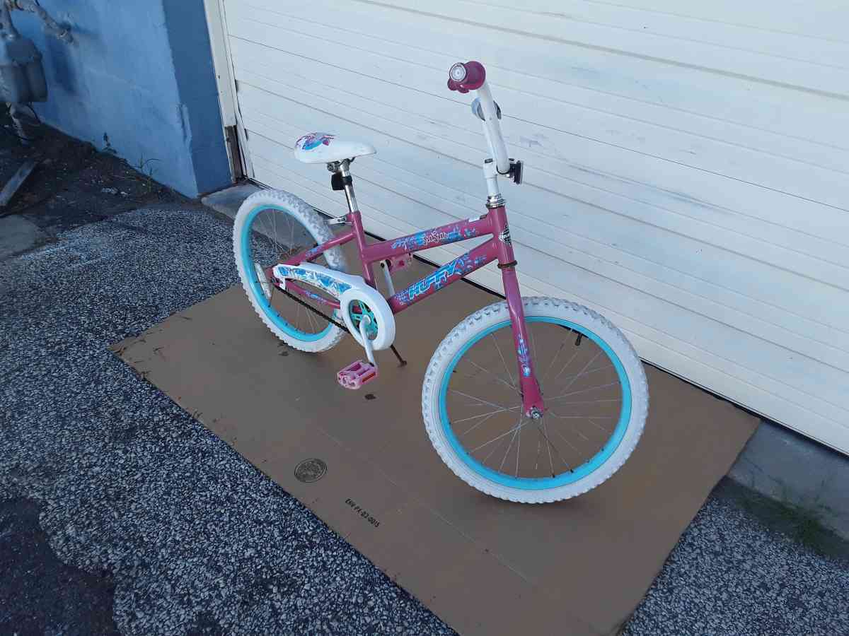 Nice White Girls 20 Huffy Sea Star Bicycle Like New - Williamstown, New Jersey - FleaMarketBay