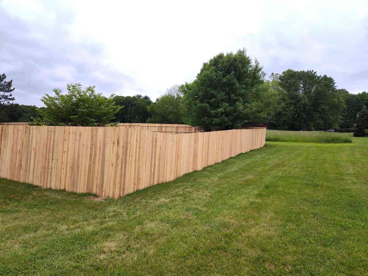 fencing vinyl and Wood - Aberdeen Proving Ground, Maryland - FleaMarketBay