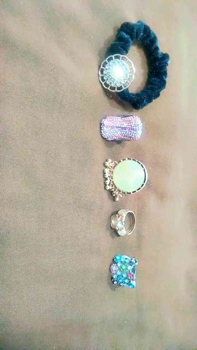 4 rings - Achilles, Virginia - FleaMarketBay