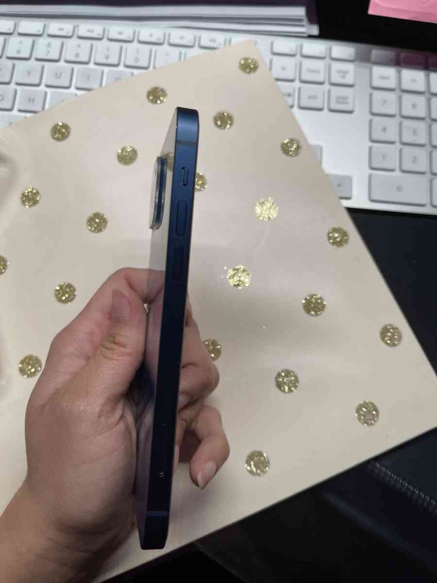 iPhone 12 - Aurora, Illinois - FleaMarketBay