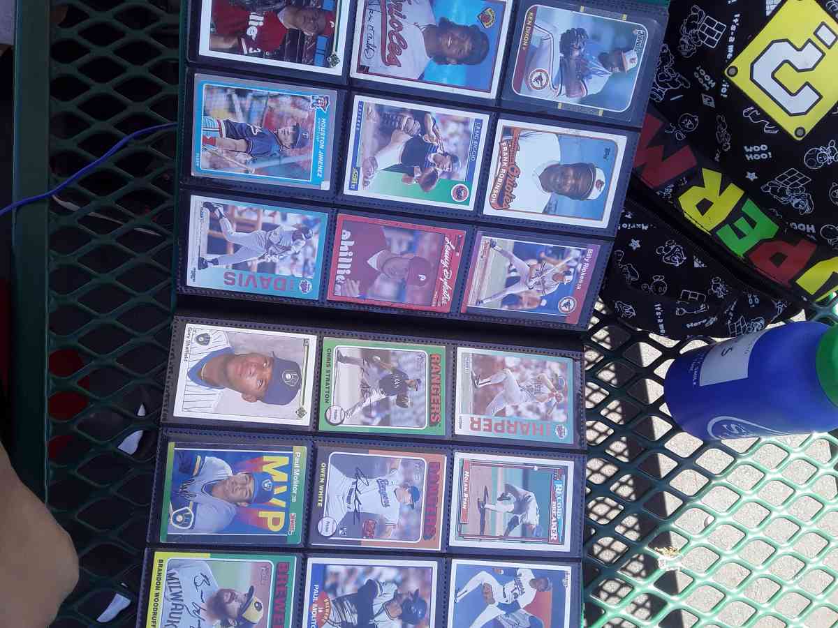 sports cards - Adelanto, California - FleaMarketBay