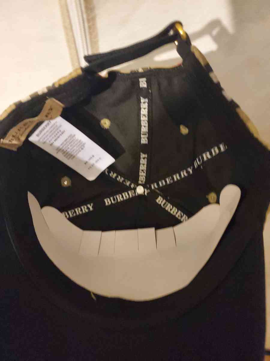 Burberry logo hat - Chester, Virginia - FleaMarketBay