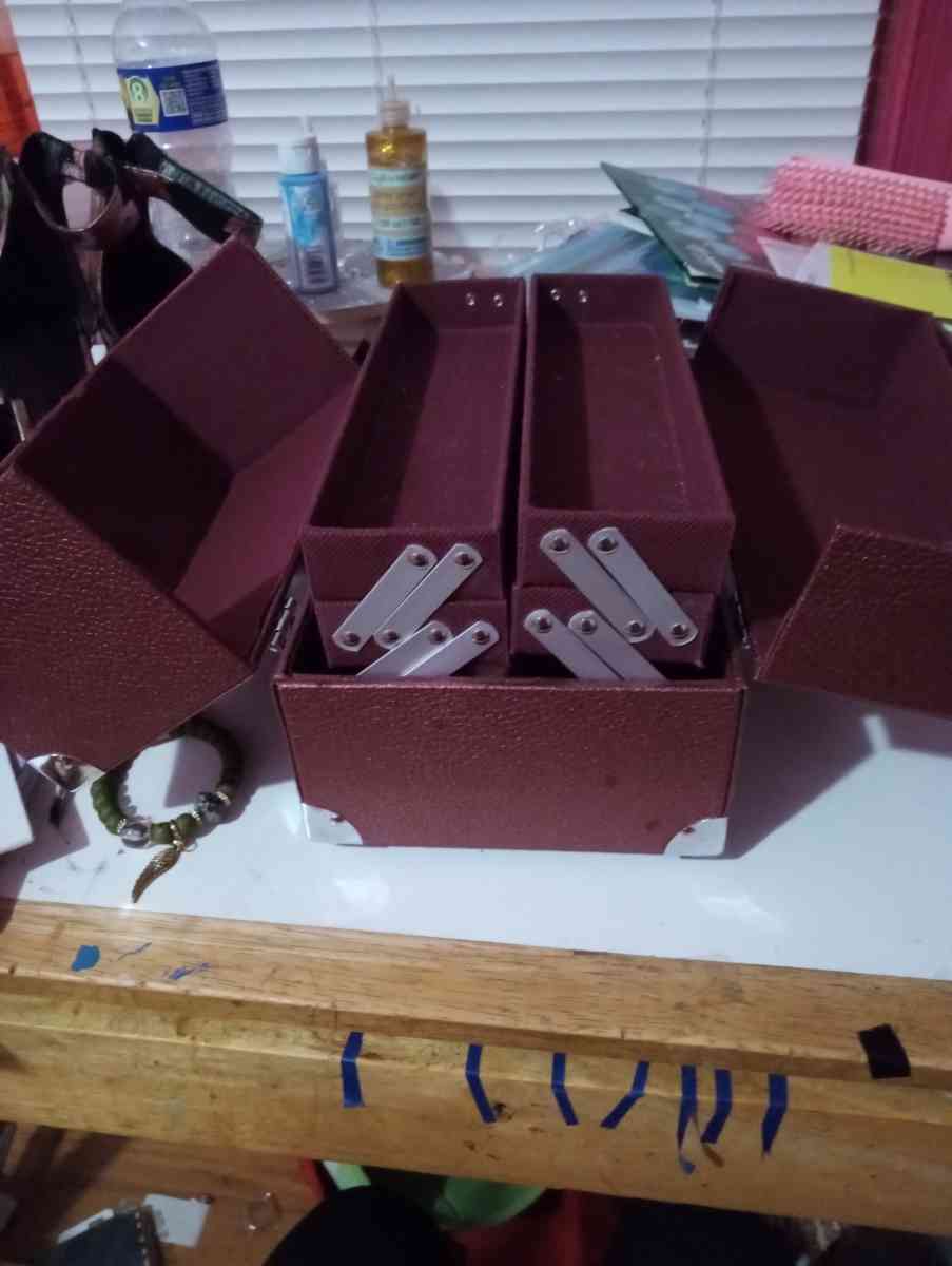 makeup case - Havre De Grace, Maryland - FleaMarketBay