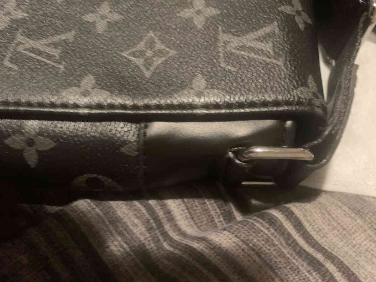 LV Crossbody Bag - Youngstown, Ohio - FleaMarketBay