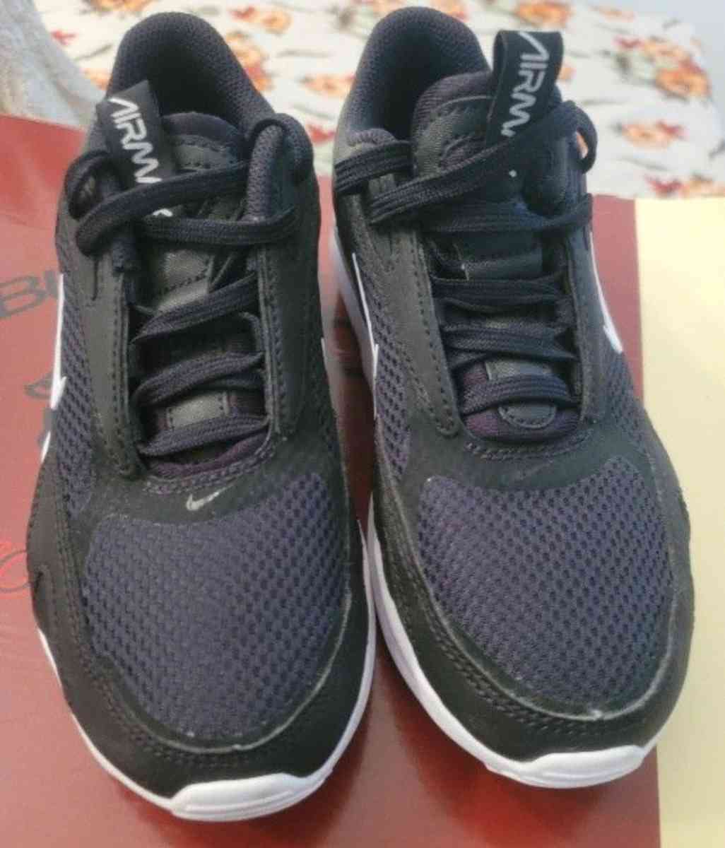 KIDS NIKE BIG KID AIR MAX INTRLK RUNNING SHOES - Hudson, Florida - FleaMarketBay