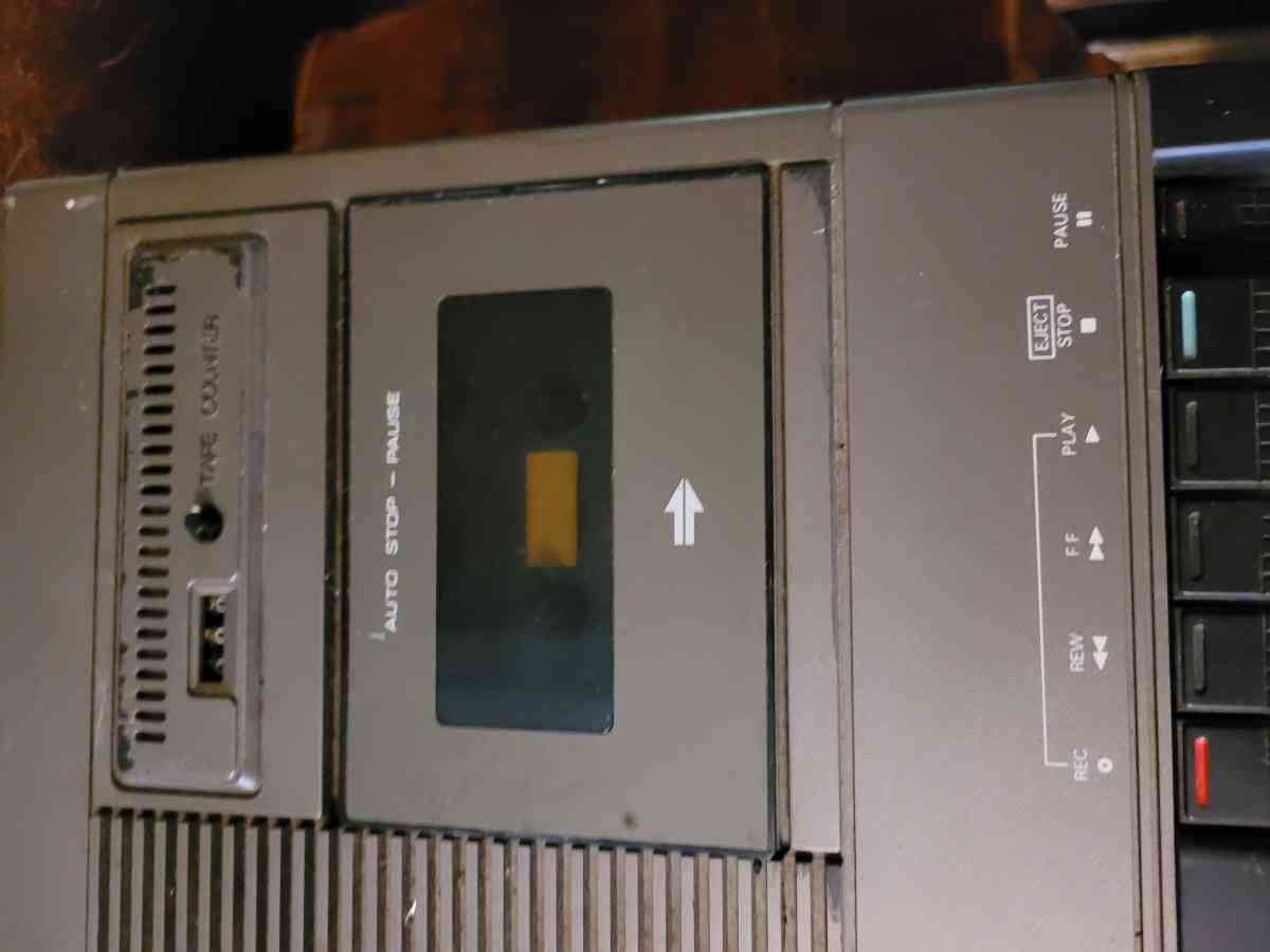 Vintage Liberty 1983 SN500A Portable TV Radio Tape Player - Gloucester Point, Virginia - FleaMarketBay