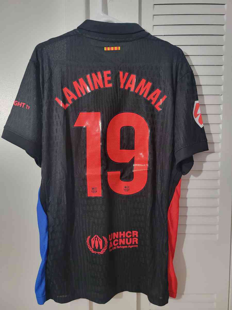 FC Barcelona Jersey Soccer Player Version Size L Lamine Yama