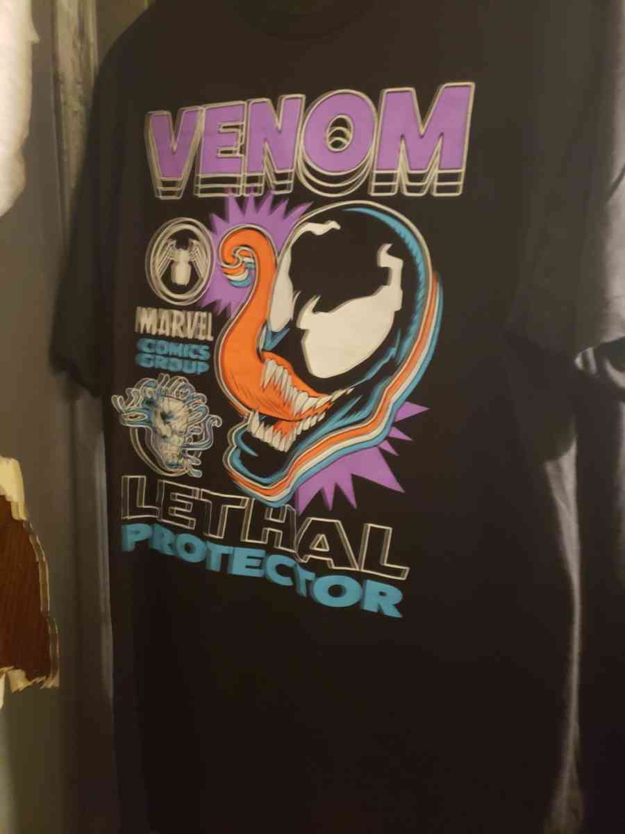 A mans tshirt size Large - Chautauqua, New York - FleaMarketBay