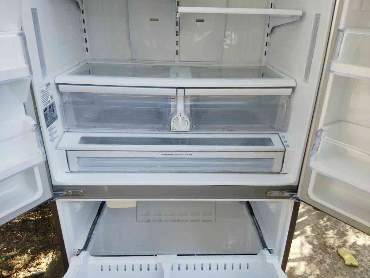 Samsung Refrigerator and Freezer - Mesquite, Texas - FleaMarketBay