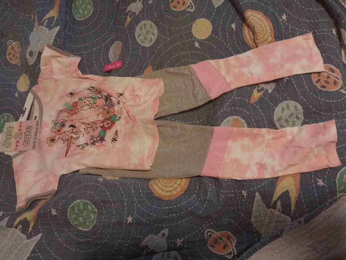 vendo ropa barata 3 trajes por 10 - Plainfield, New Jersey - FleaMarketBay