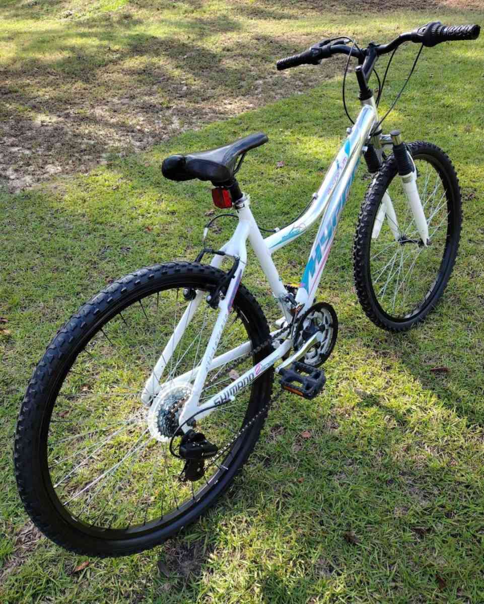 New women 21 speed XL mountain bike aluminum