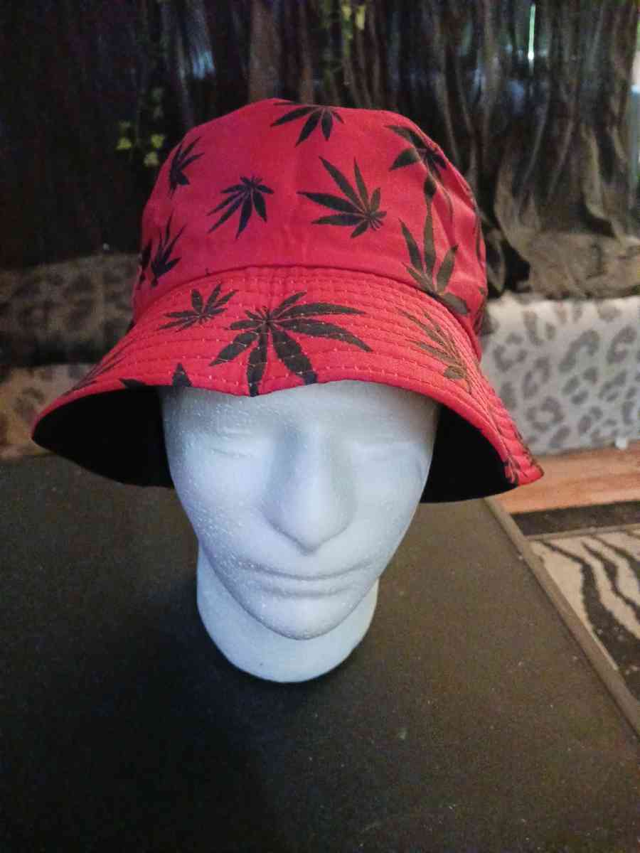 New reversible red leaf bucket hat - Keysville, Virginia