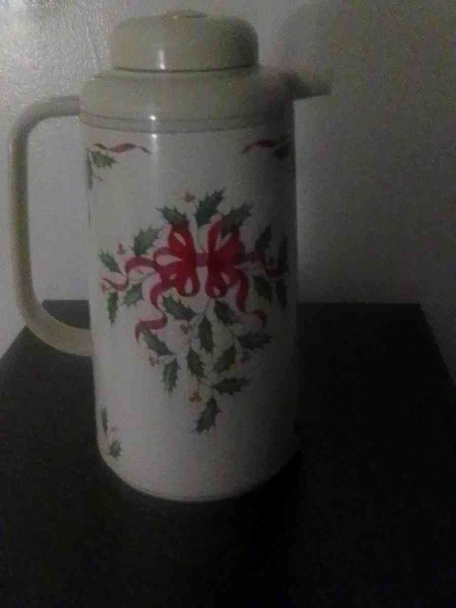 mistletoe Christmas Thermos with bow - Mingo Junction, Ohio - FleaMarketBay