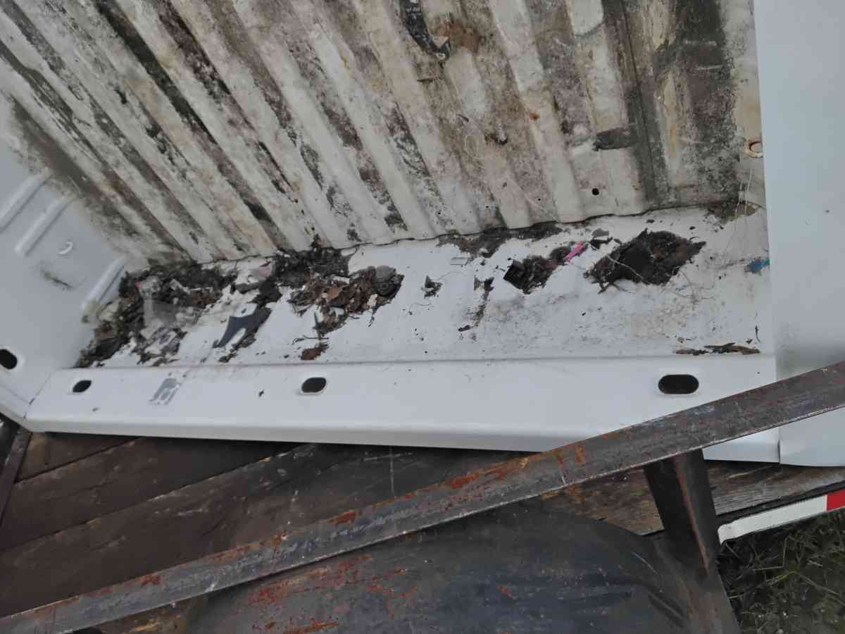 2009 Chevy or GMC Pickup Truck 8 ft Bed OEM Factory Like New - Williamstown, New Jersey - FleaMarketBay