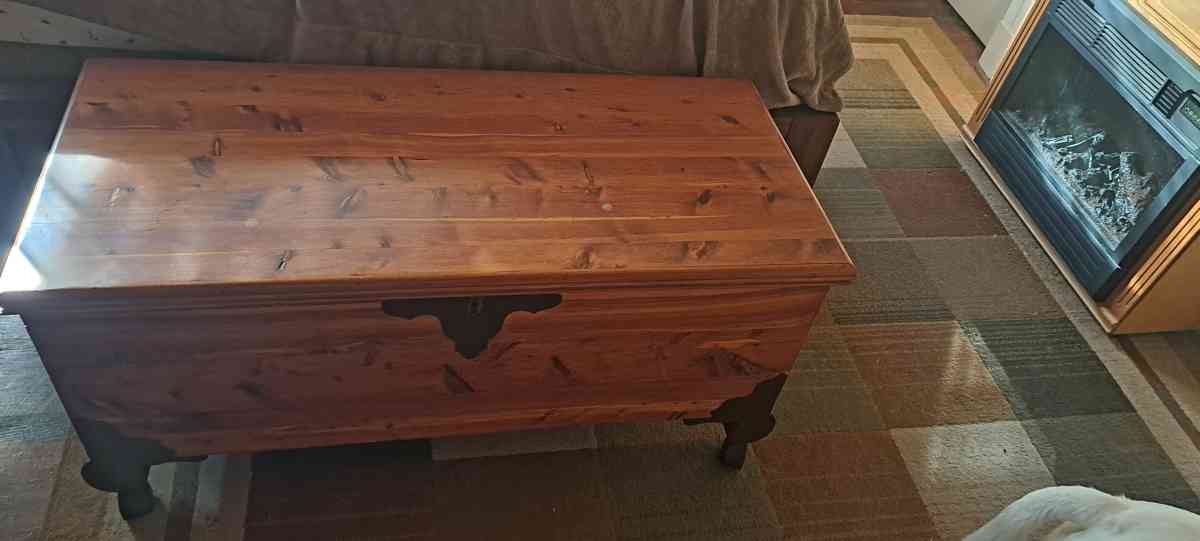 Lane cedar hope chest - Richmond, Virginia - FleaMarketBay