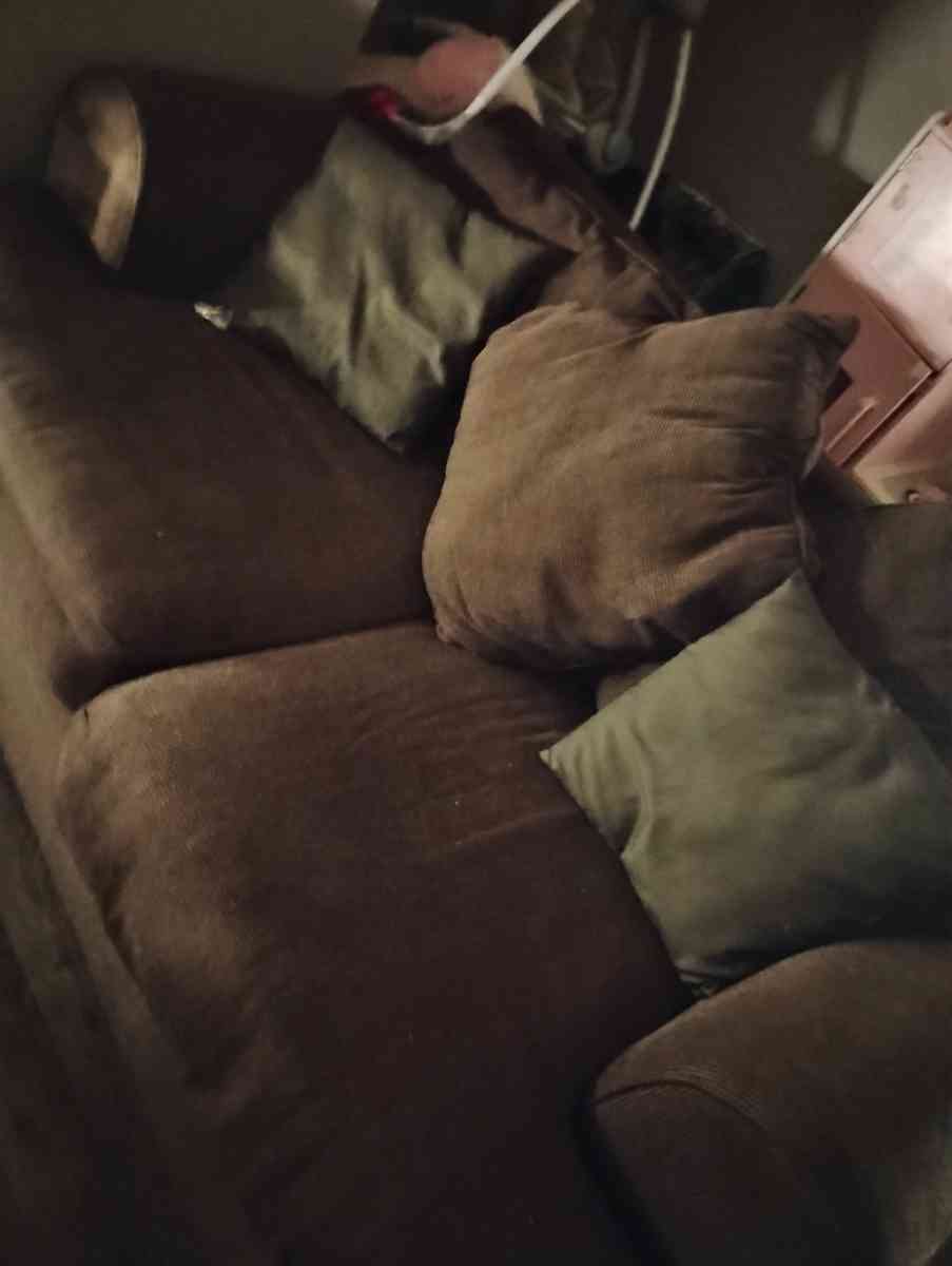 loveseat - Fort Wayne, Indiana - FleaMarketBay