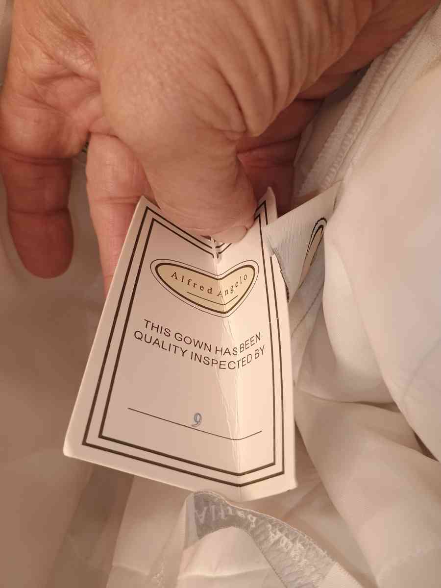 new Wedding Dress - Dallas, Texas - FleaMarketBay