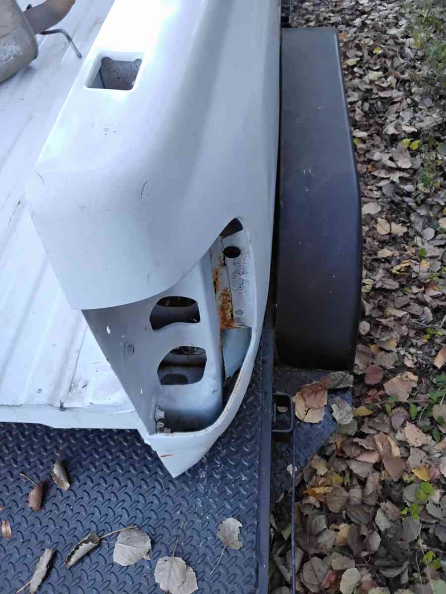 2009 Chevy or GMC Pickup Truck 8ft Bed OEM Factory No Rust - Williamstown, New Jersey - FleaMarketBay