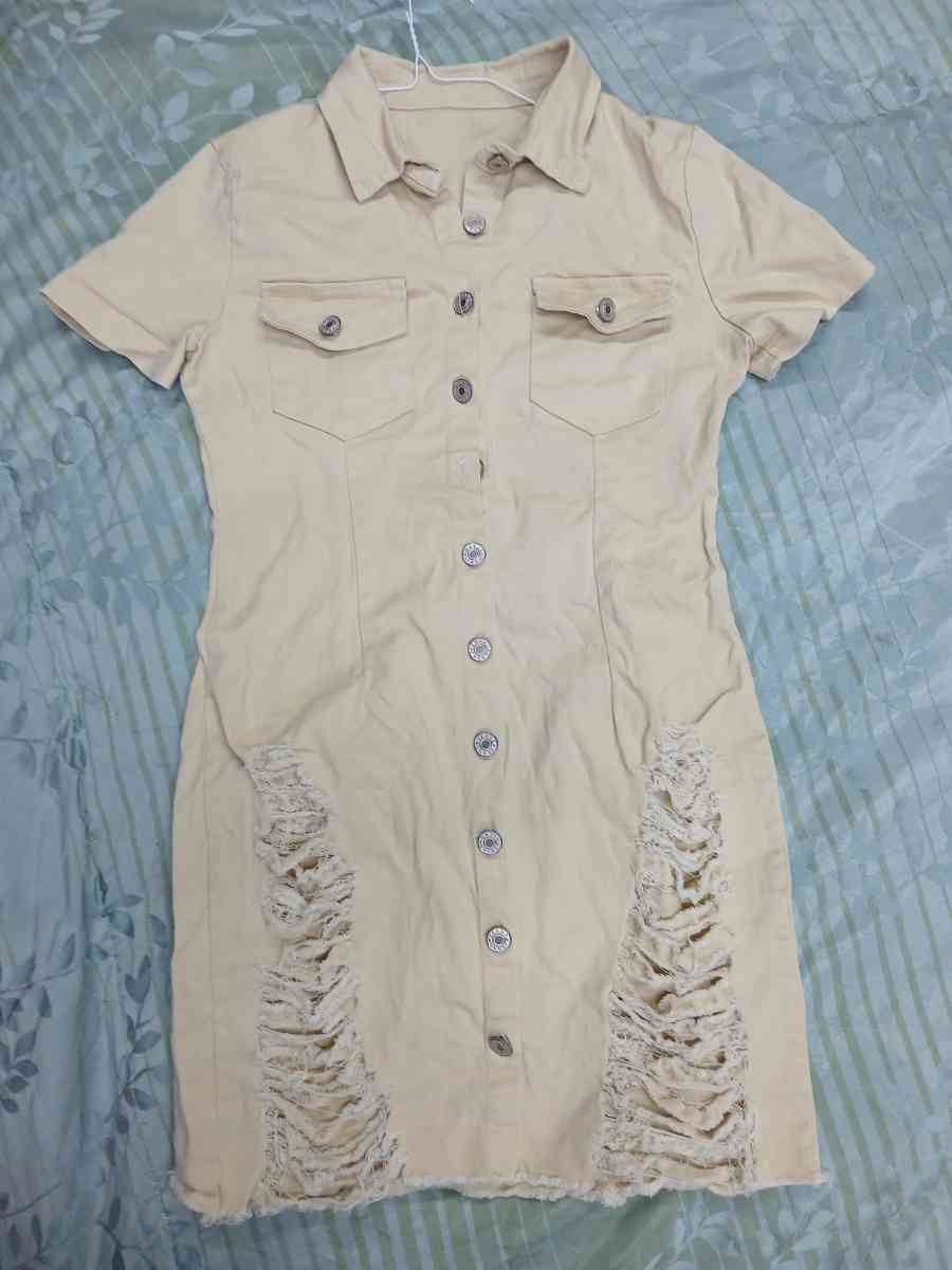 1 piece shirt shirt with factory rips - Methuen, Massachusetts - FleaMarketBay