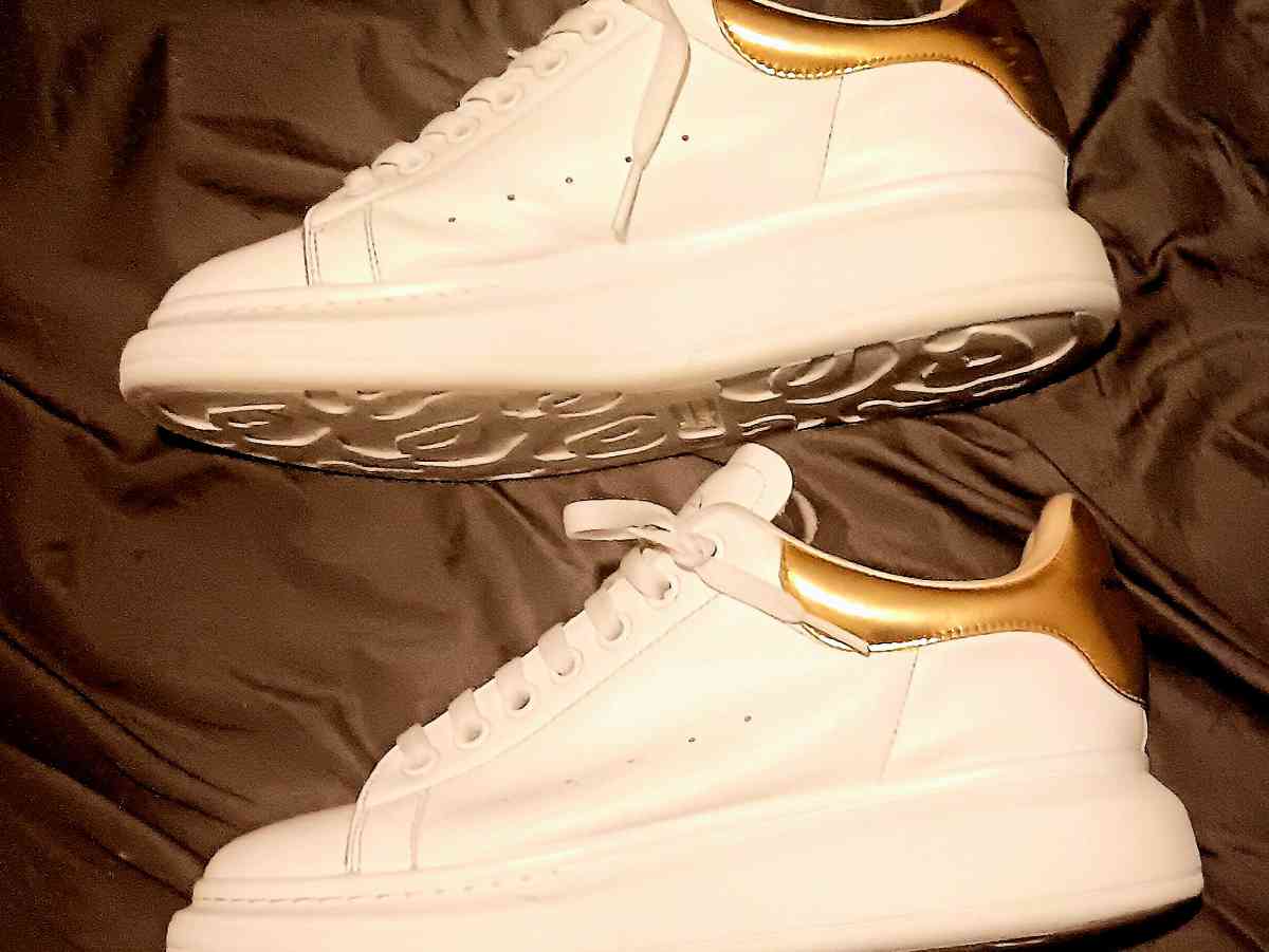 a pair of Alexander McQueen sneakers  size 9 - Newark, Texas - FleaMarketBay