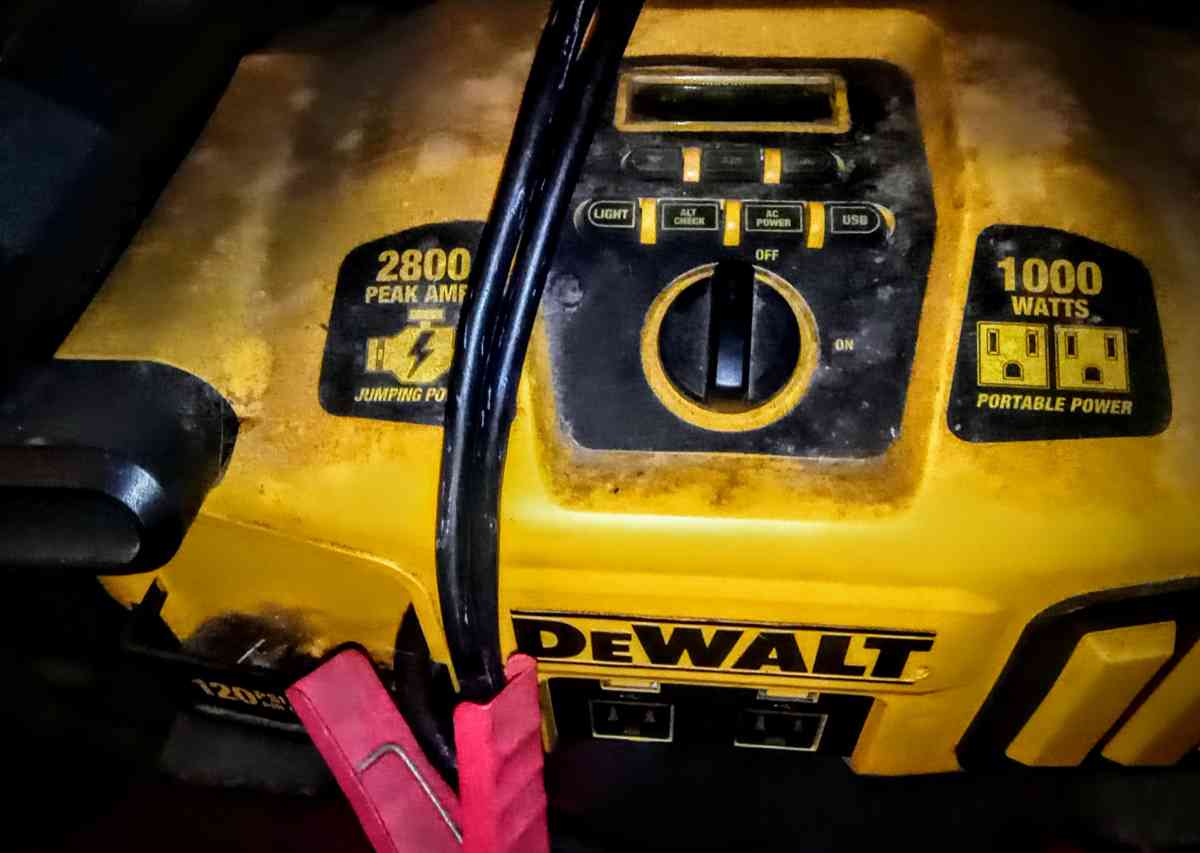 DEWALT 2800 Peak Amp Jump Starter - Colorado Springs, Colorado - FleaMarketBay