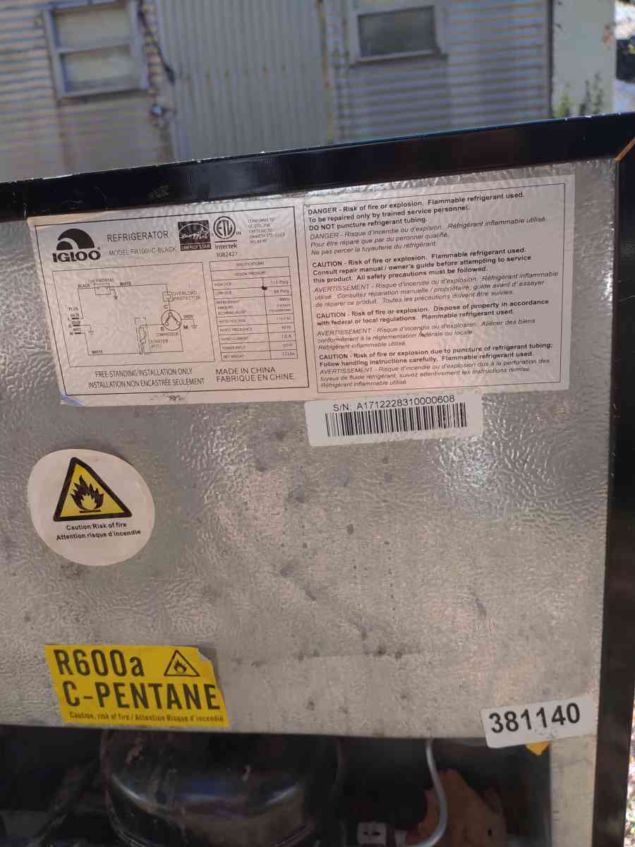 igloo mini fridge with freezer - Lawrenceville, Georgia - FleaMarketBay