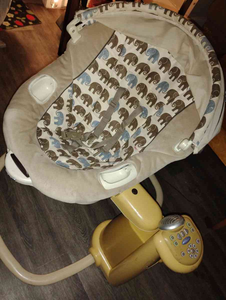 2 different baby swing - Fort Wayne, Indiana - FleaMarketBay