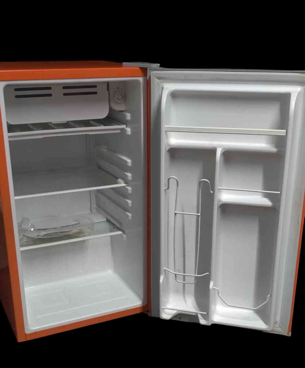 Igloo Mini Frig - Houston, Texas - FleaMarketBay