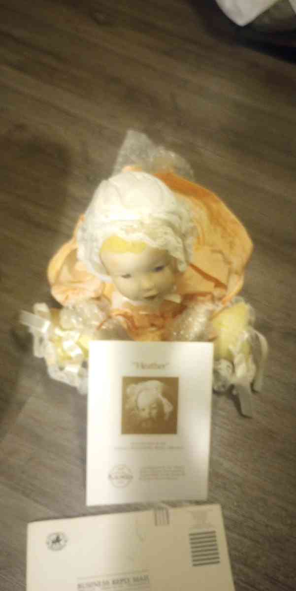 porcelain dolls - Circleville, Ohio