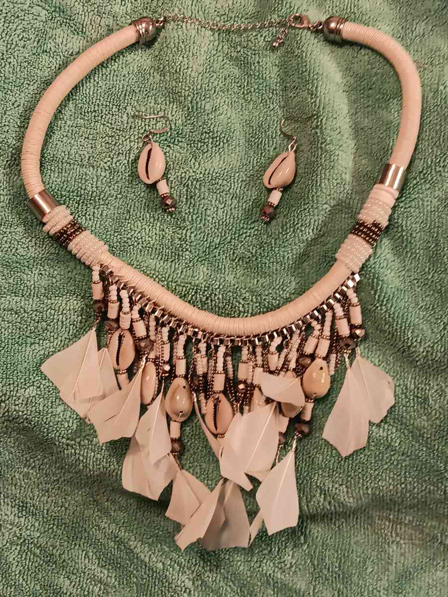 Shell Necklace and Earring Set - Vancouver, Washington