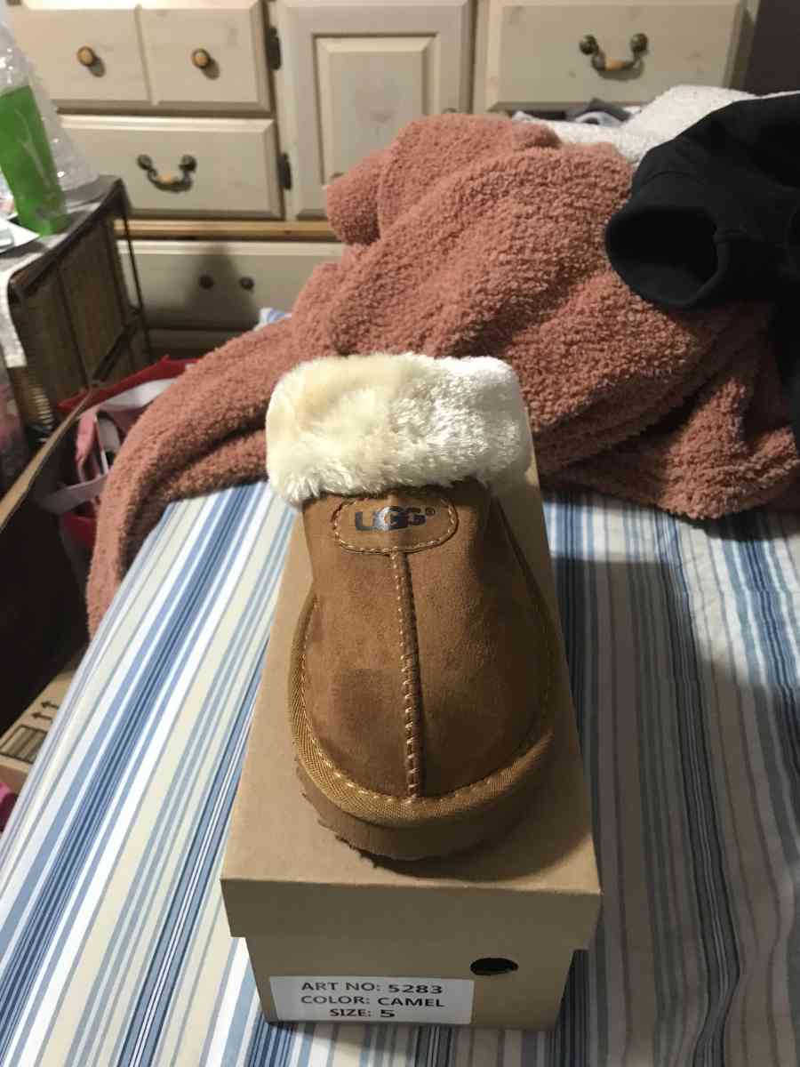 womans slippers - Mc Lean, Virginia - FleaMarketBay