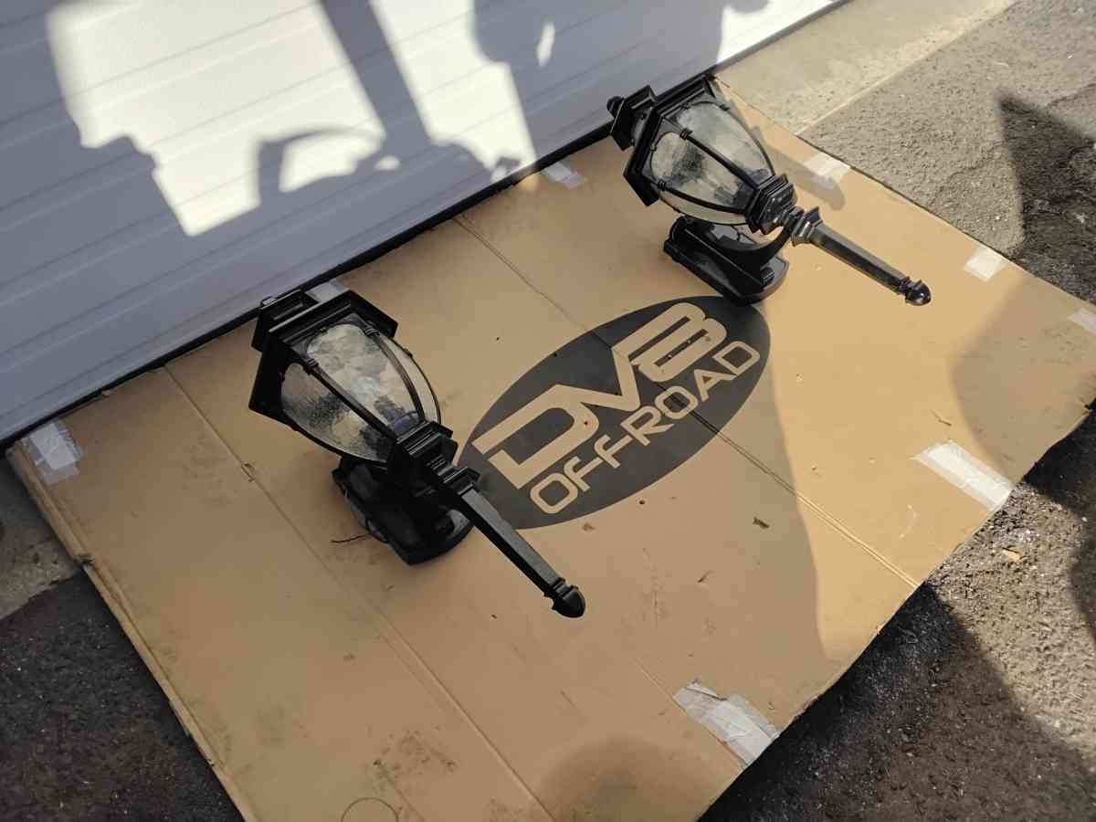 Nice Black Large Outdoor Lantern Style Look Like New - Williamstown, New Jersey - FleaMarketBay