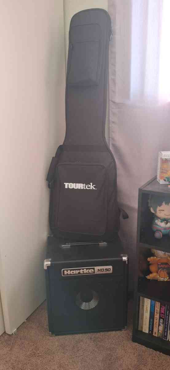 Electric bass guitar - Las Vegas, Nevada - FleaMarketBay