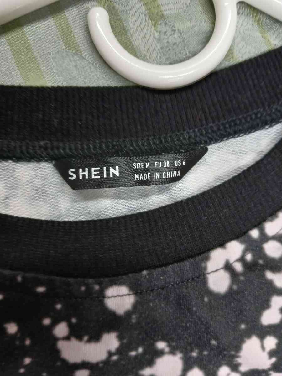 Shein long sleeve belly cut off - Methuen, Massachusetts