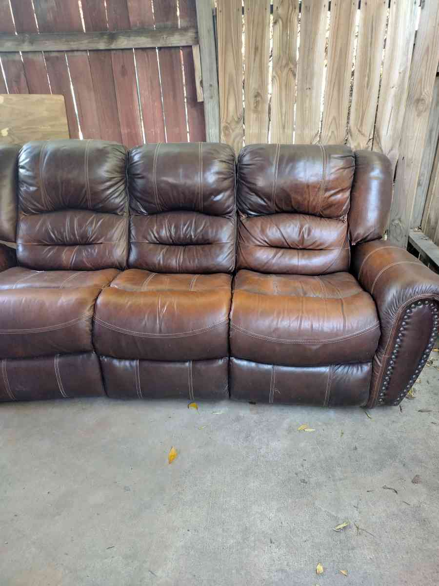 leather couch - San Antonio, Texas - FleaMarketBay