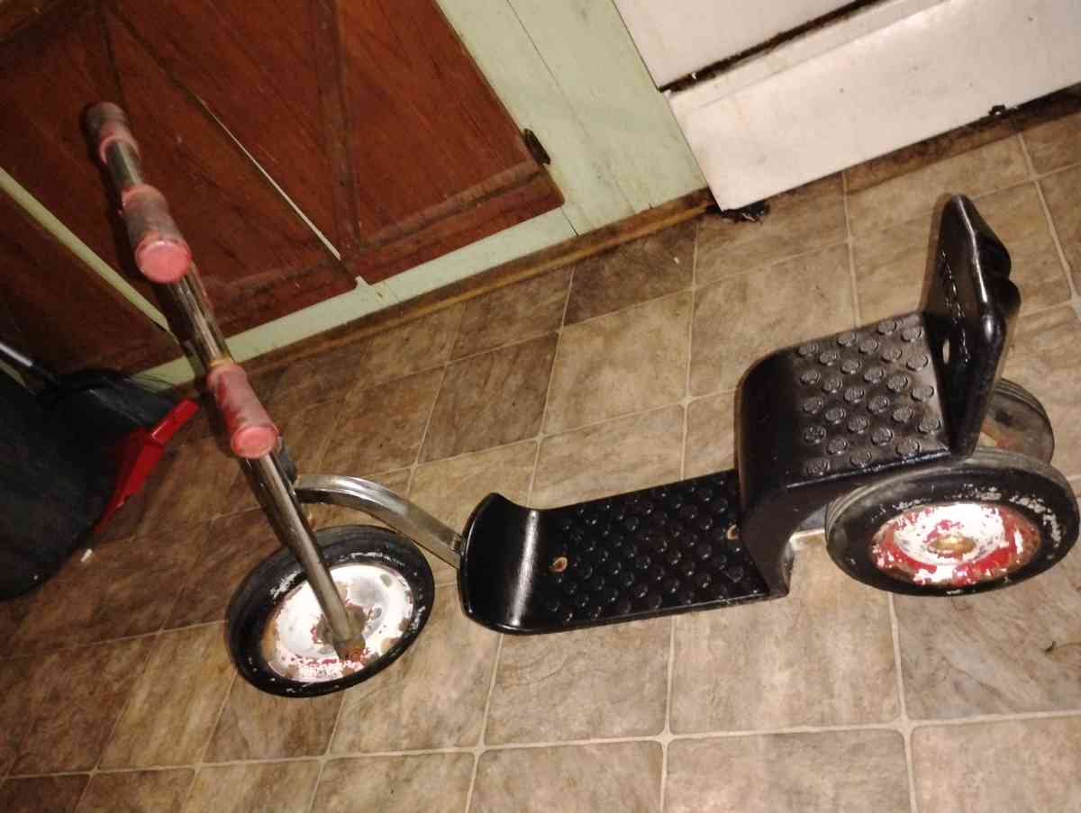 Summary For sale HTF Angeles SILVER RIDER Trike Scooter with - Columbia, Louisiana - FleaMarketBay