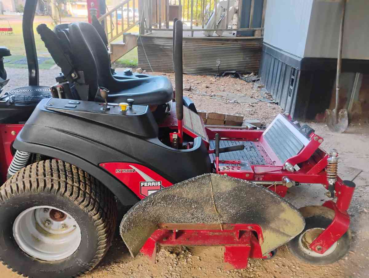 Ferris lawnmower - Holly Springs, Mississippi - FleaMarketBay